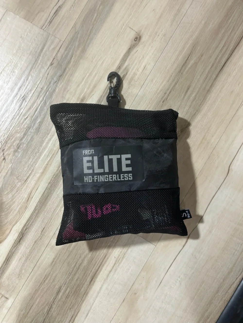 Frog Grips Wrist Wraps in Black & Hot Pink - size small - Picture 3 of 4
